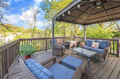 589 Clemson Dr, Pittsburgh PA 15243-1736 exterior