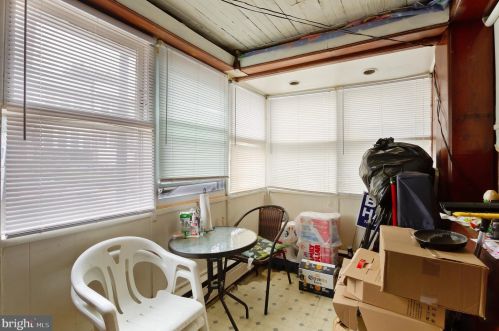 327 10 St, Darby PA 19023-1707 exterior