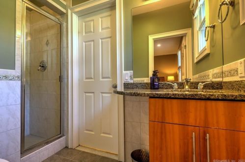 30 Ida Ave, Derby CT 06418-2322 exterior