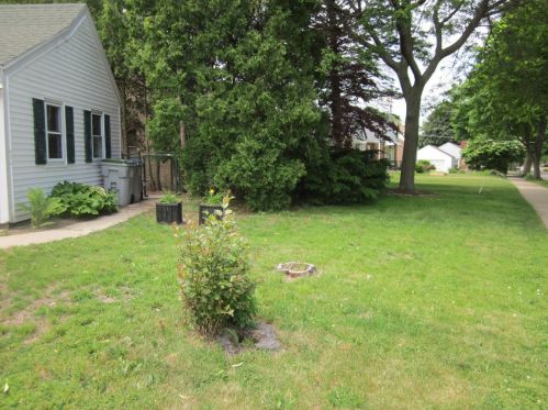 2877 72nd St, Milwaukee WI  53219-2959 exterior