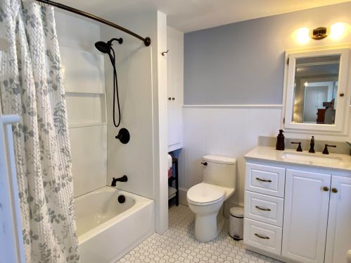 153 Locust St, Dover NH 03820-4008 exterior