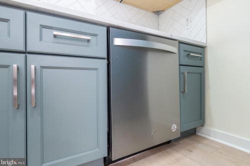 2418 Iseminger St, Philadelphia PA  19148-3518 exterior