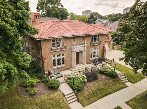 2723 Edgewood Ave, Milwaukee WI  53211-2913 exterior