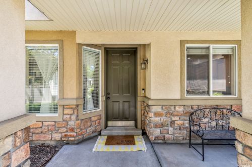 3939 Spencer Crst Ln, Taylorsville UT 84084-5004 exterior