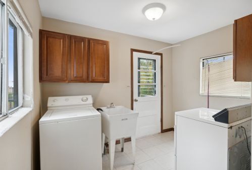 9022 Rockwell Ave, Chicago IL 60805-1314 exterior