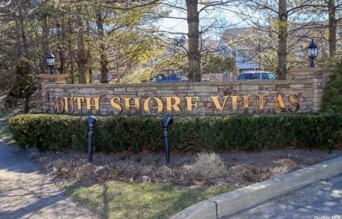 17 Della Dr, Babylon, NY 11704-6240