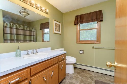 89 Laurel Dr, Killingly CT 06241-2218 exterior