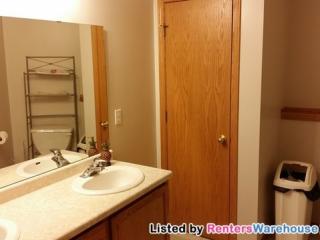 6001 Shetland Dr, Rochester MN  55901-3905 exterior