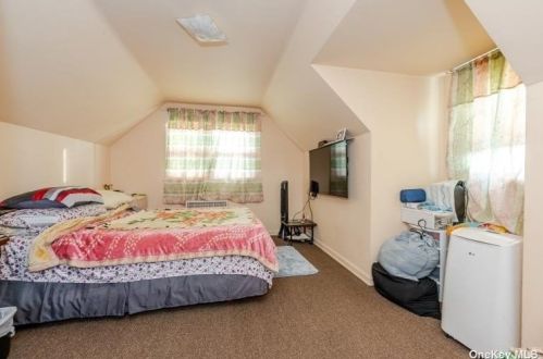 128 Cottage St, Valley Stream NY 11580-4302 exterior