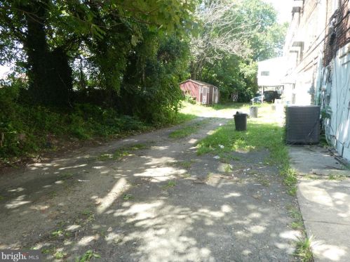 262 9 St, Darby PA 19023-1701 exterior