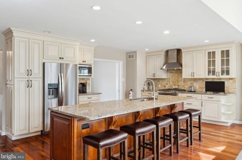 114 Woodview Ln, Riverton NJ  08077-3218 exterior