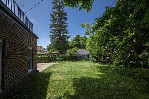 2726 Beverly Rd, Milwaukee WI  53211-2438 exterior