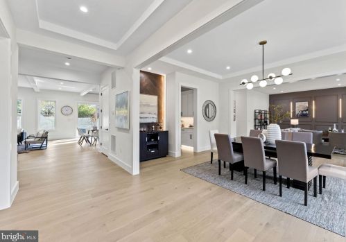 1327 Mayflower Dr, Mc Lean VA 22101-3405 exterior