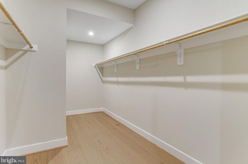 920 Darton Dr, Alexandria VA 22308-2021 exterior