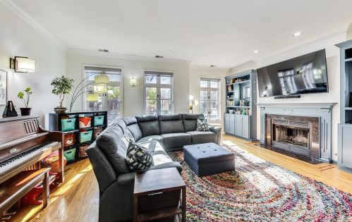 1544 Addison St, Chicago, IL 60613-4085