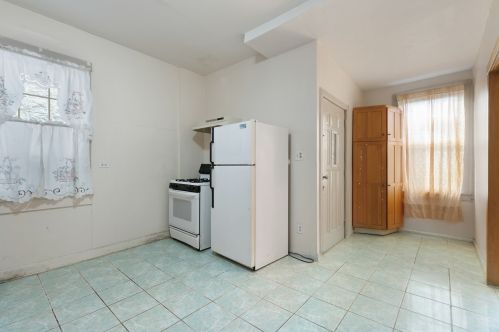 824 California, Chicago IL 60645-5208 exterior