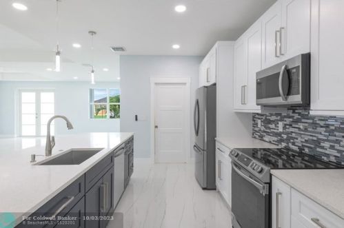 2470 Webster Ln, Fort Pierce FL 34953-5751 exterior