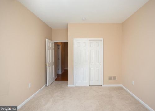 5 Taylor Ct, Columbus NJ  08022-2339 exterior