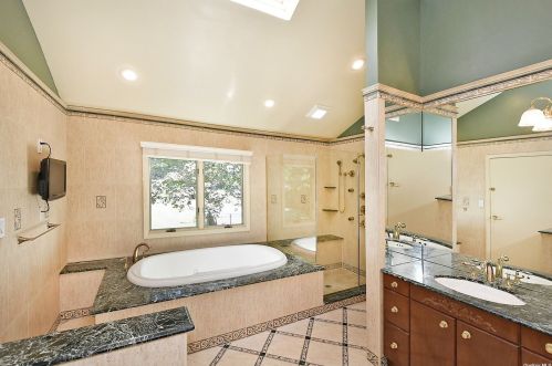 29 Kendrick Ln, Huntington Station NY 11746-7829 exterior