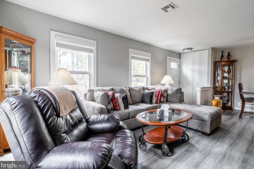 11 Warwick Way, Southampton NJ  08088-1143 exterior