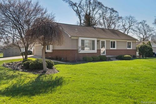 2353 Hessel Ave, Rochester, MI 48307-4819