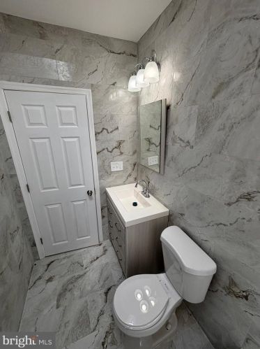 5810 Camac St, Philadelphia PA 19141-4123 exterior