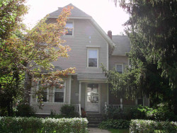 82 Central St, Newton, MA 02466-2410