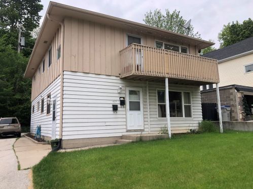 427 93rd St, Milwaukee, WI 53226-4404