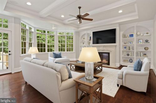 7449 Dulany Dr, Mc Lean VA  22101-2716 exterior