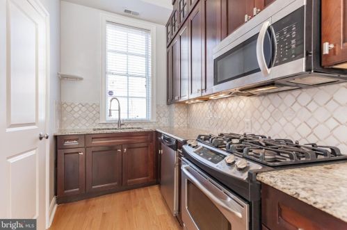 927 2nd St, Philadelphia PA 19122-0033 exterior