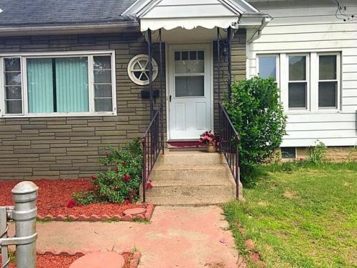 11 Mohegan Ct, Springfield MA  01151-1824 exterior