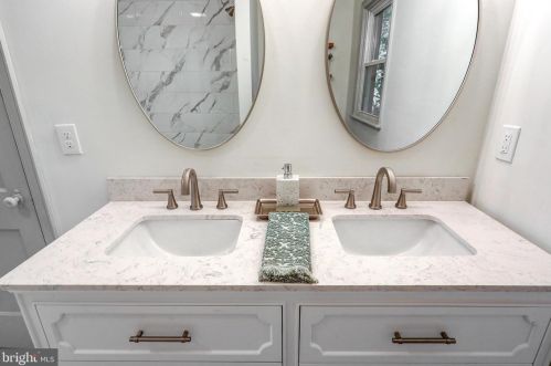 1303 Willow Street Pike, Lancaster PA  17602-4633 exterior