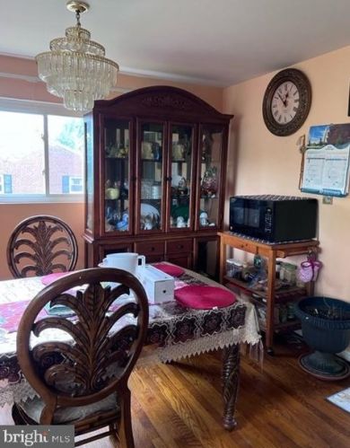 2824 James Dr, Alexandria VA 22303-1338 exterior