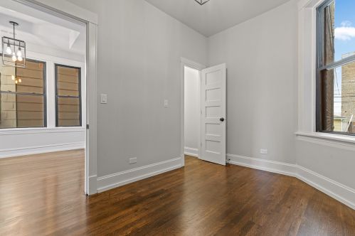 3142 Diversey Ave, Chicago IL 60647-1558 exterior