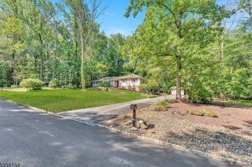 23 Flintlock Dr, Warren, NJ 07059-5014