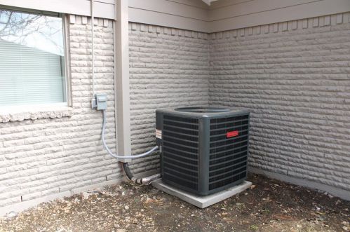 2743 Cartwright St, Irving TX 75062-4271 exterior