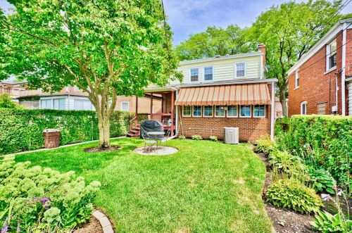 6710 Trumbull Ave, Chicago IL  60712-3740 exterior