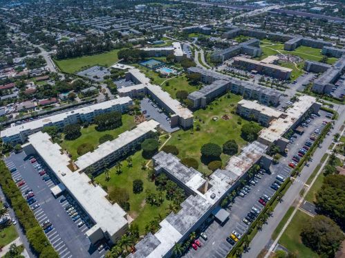 330 26th Ave, Boynton Beach FL 33435-2023 exterior