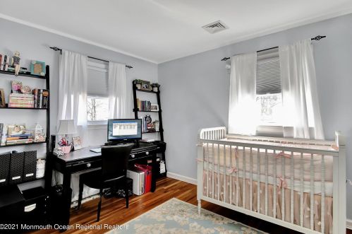 27 Birch Dr, Red Bank NJ 07702 exterior