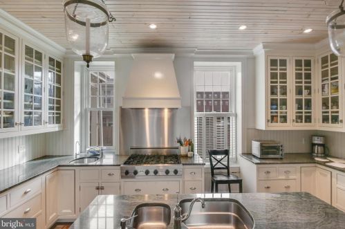 5800 Greene St, Philadelphia PA  19144-2704 exterior