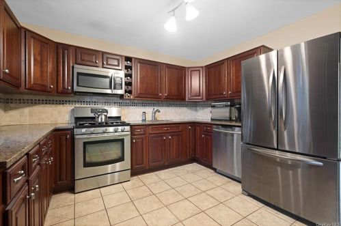 64 Phillips St, Middletown NY 10940-3303 exterior