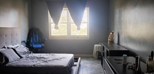 1429 Hicks St, Bronx NY 10469-1729 exterior