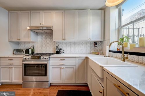 1930 Juniper St, Philadelphia PA 19148-2218 exterior