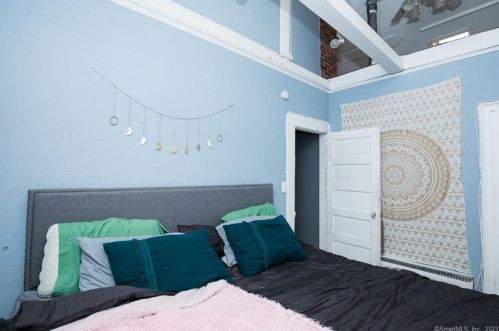 204 Broad St, Meriden CT 06450-6505 exterior