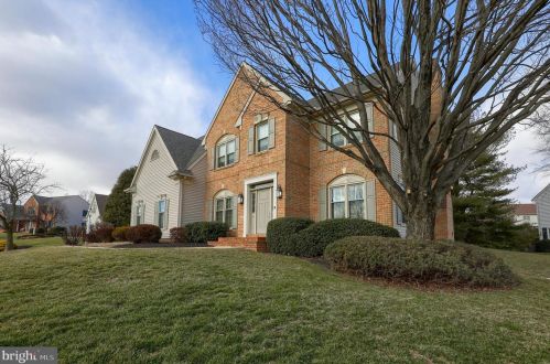 2933 Hearthside Ln, Lancaster PA 17601-1457 exterior