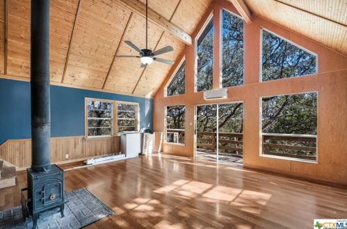 1751 Winding Crk Trl, Spring Branch TX 78070-5327 exterior