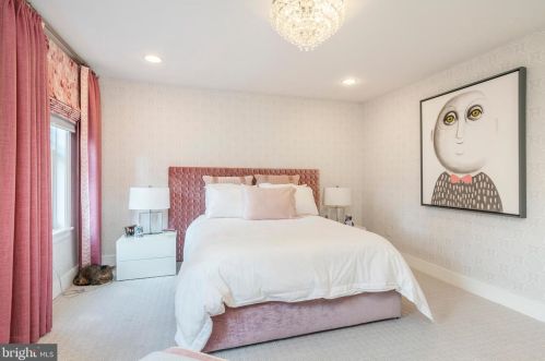 2109 Locust St, Philadelphia PA 19103-4802 exterior