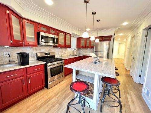 7823 Kilbourn Ave, Chicago IL 60646-5019 exterior