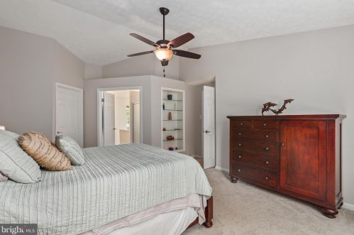 1426 Cellar Crk Way, Herndon VA 20170-2805 exterior