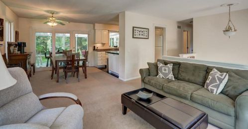 5617 Old Middleton Rd, Madison, WI 53705-1124